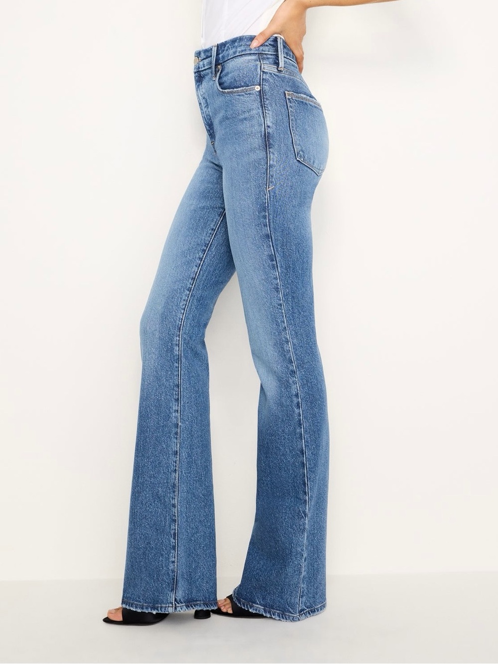 GOOD AMERICAN
Good Classic Bootcut
High-Rise Bootcut
32 1/2" inseam